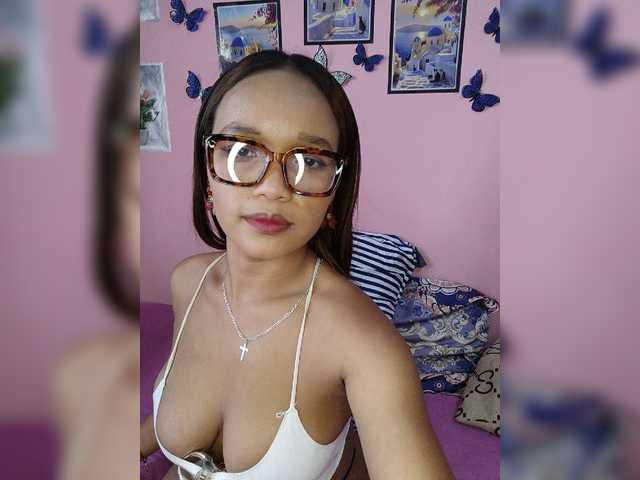 Vaninah live cam on BongaCams