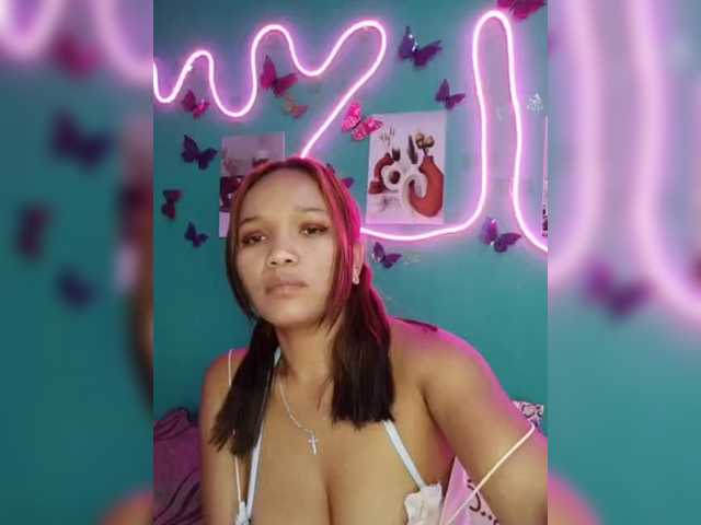 Vaninah live cam on BongaCams