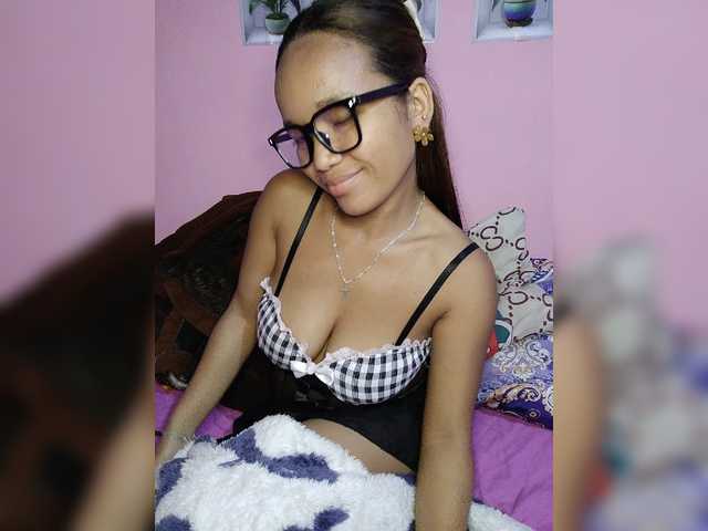 Vaninah live cam on BongaCams