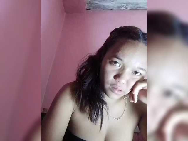 Vaninah live cam on BongaCams