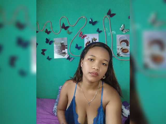 Vaninah live cam on BongaCams