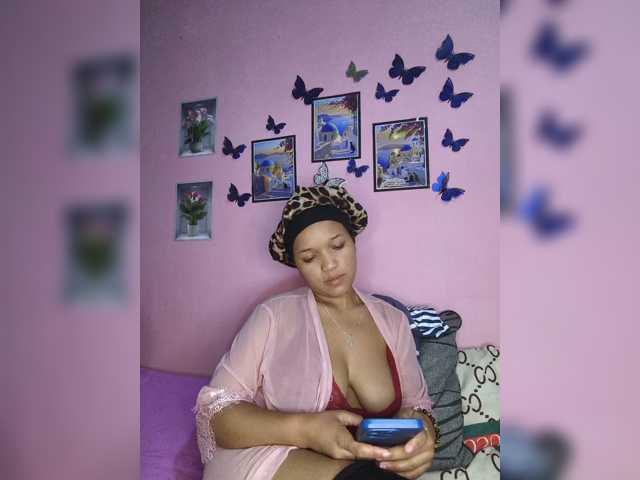 Vaninah live cam on BongaCams