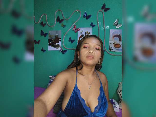 Valentina22 live cam on BongaCams