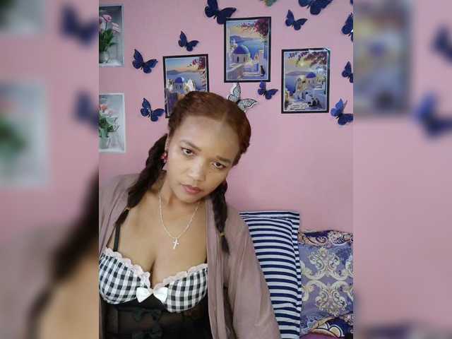 Vaninah live cam on BongaCams