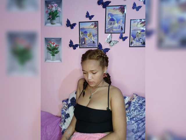 Vaninah live cam on BongaCams