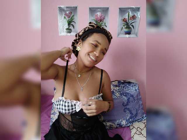 Vaninah live cam on BongaCams
