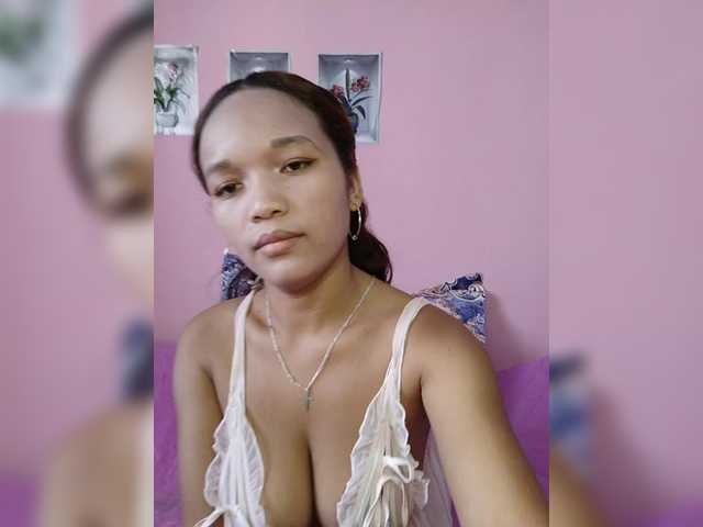 Vaninah live cam on BongaCams