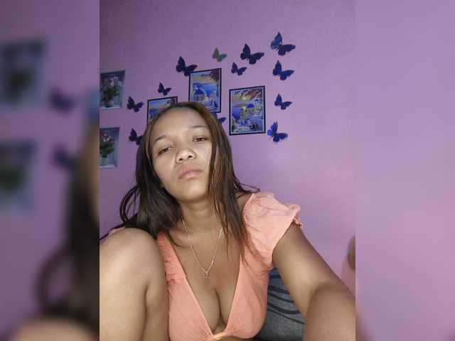 Vaninah live cam on BongaCams