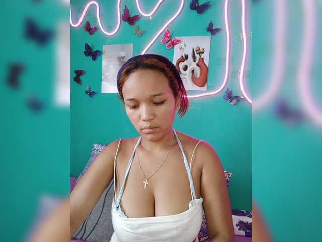 Vaninah live cam on BongaCams