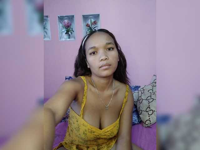 Vaninah live cam on BongaCams
