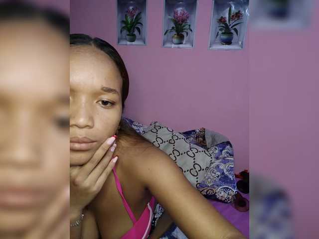 Vaninah live cam on BongaCams