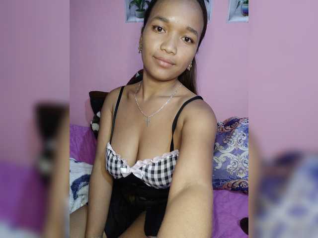 Vaninah live cam on BongaCams