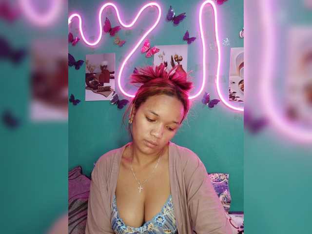 Vaninah live cam on BongaCams