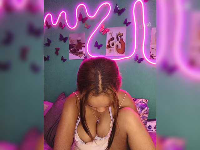 Vaninah live cam on BongaCams
