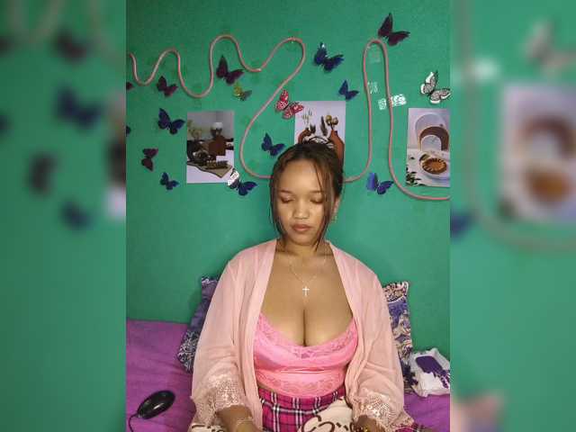 Vaninah live cam on BongaCams