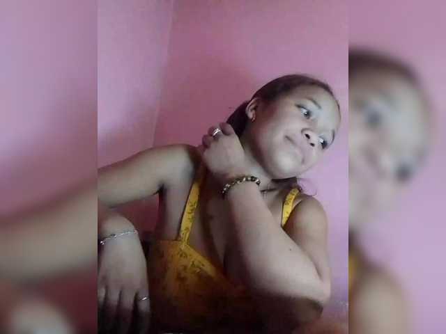 Vaninah live cam on BongaCams