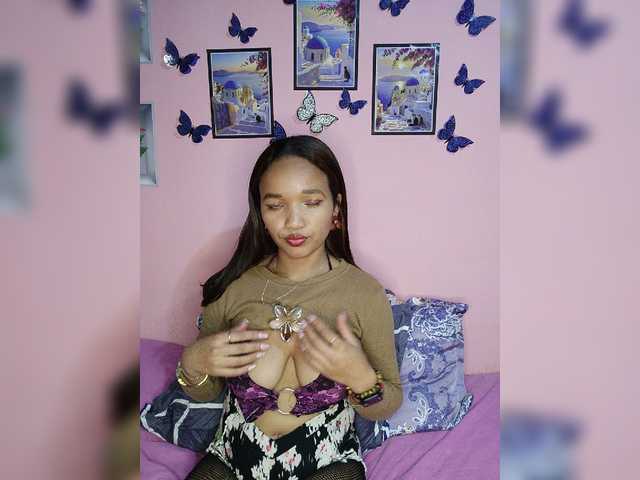 Vaninah live cam on BongaCams