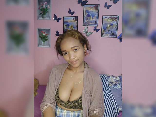 Vaninah live cam on BongaCams
