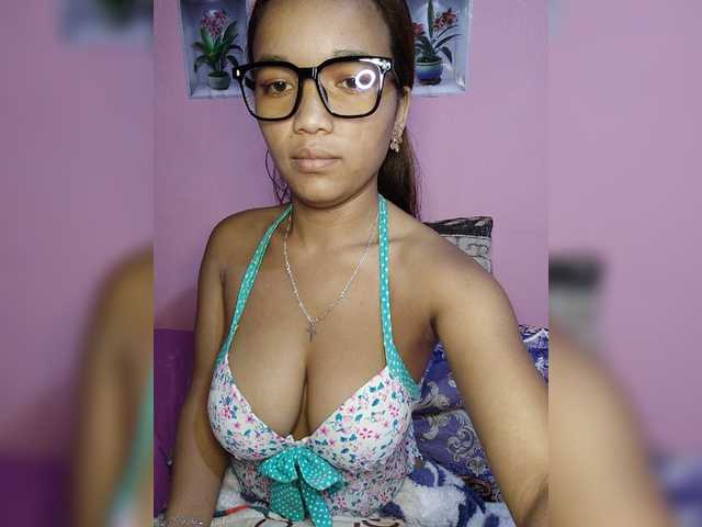 Vaninah live cam on BongaCams