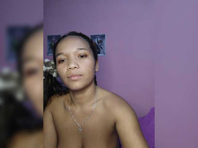 Vaninah live cam on BongaCams