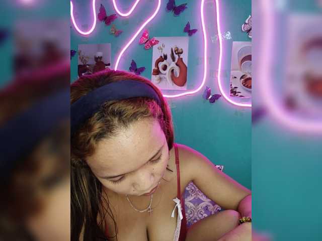Vaninah live cam on BongaCams