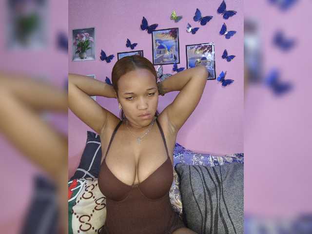 Vaninah live cam on BongaCams
