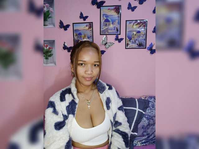 Vaninah live cam on BongaCams