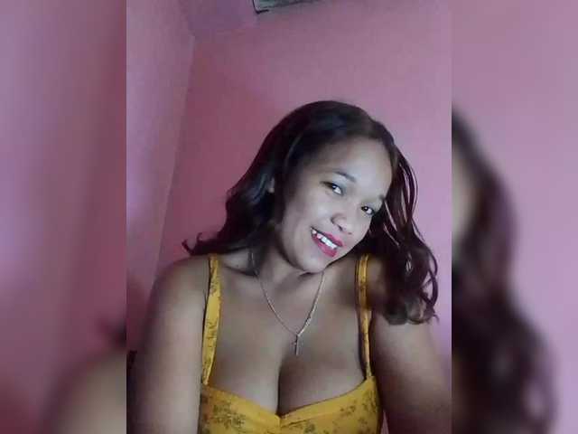 Vaninah live cam on BongaCams