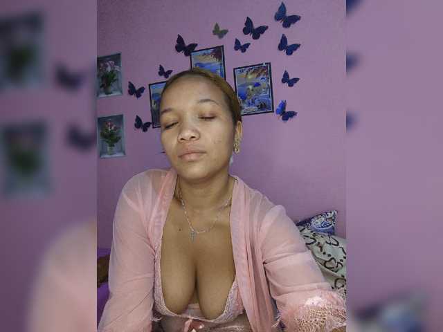 Vaninah live cam on BongaCams