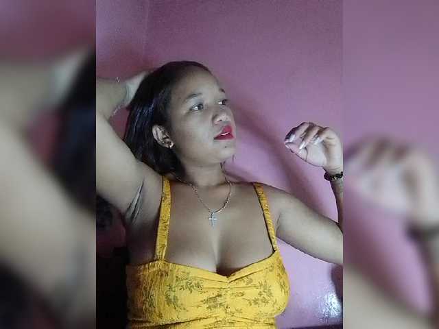 Vaninah live cam on BongaCams