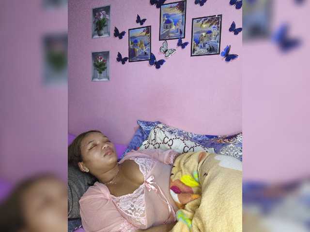 Vaninah live cam on BongaCams