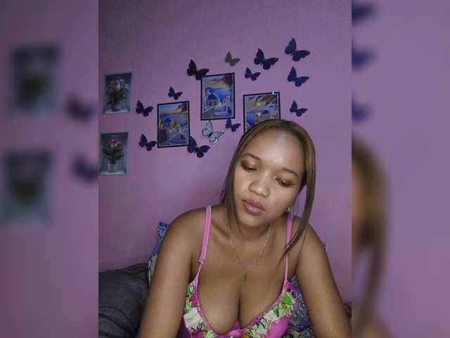 Vaninah live cam on BongaCams