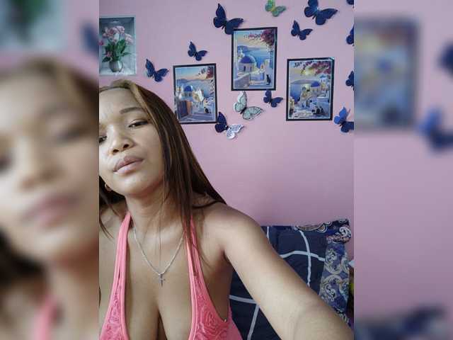 Vaninah live cam on BongaCams
