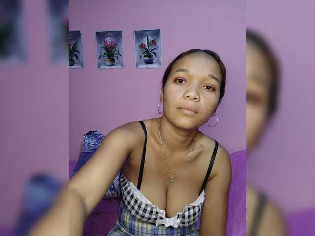 Vaninah live cam on BongaCams