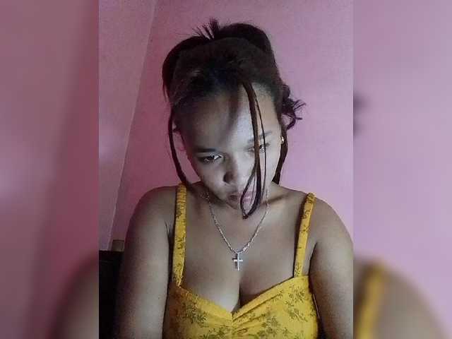 Vaninah live cam on BongaCams