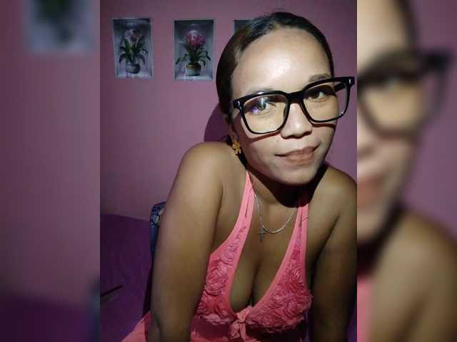 Vaninah live cam on BongaCams