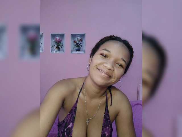 Vaninah live cam on BongaCams