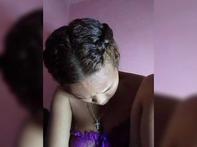 Vaninah live cam on BongaCams