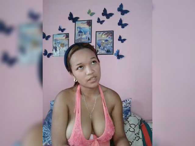 Valentina22 live cam preview