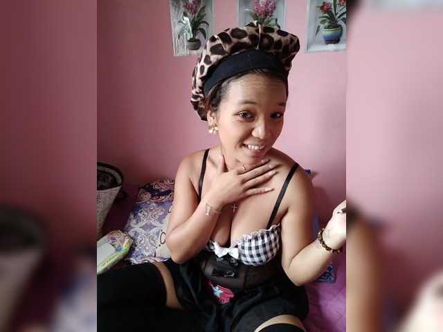 Vaninah live cam on BongaCams
