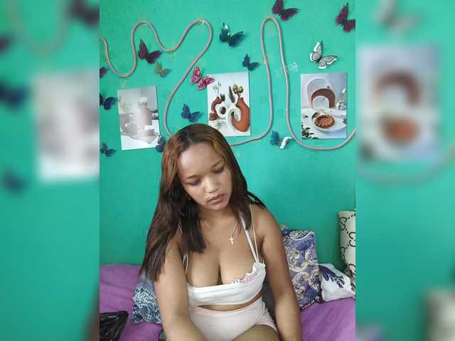 Vaninah live cam on BongaCams