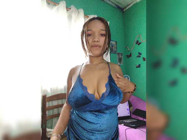 Vaninah live cam on BongaCams