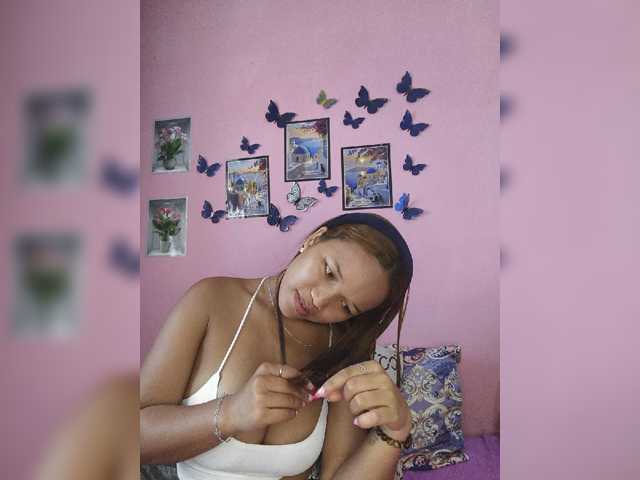 Vaninah live cam on BongaCams
