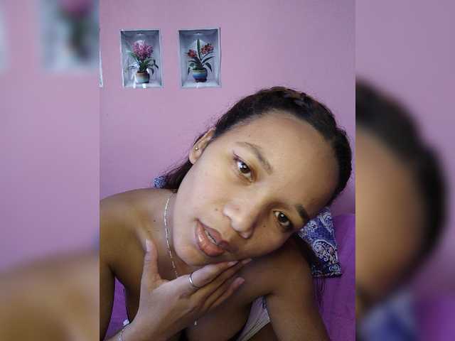 Vaninah live cam on BongaCams
