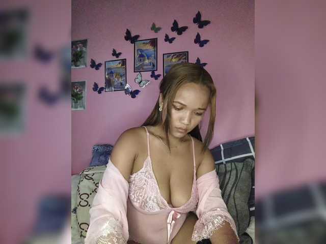 Vaninah live cam on BongaCams