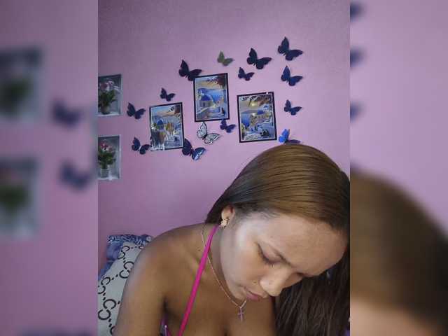 Vaninah live cam on BongaCams