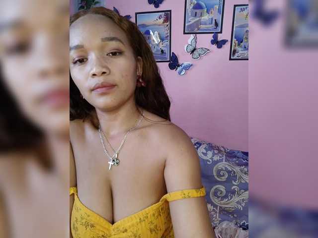 Vaninah live cam on BongaCams