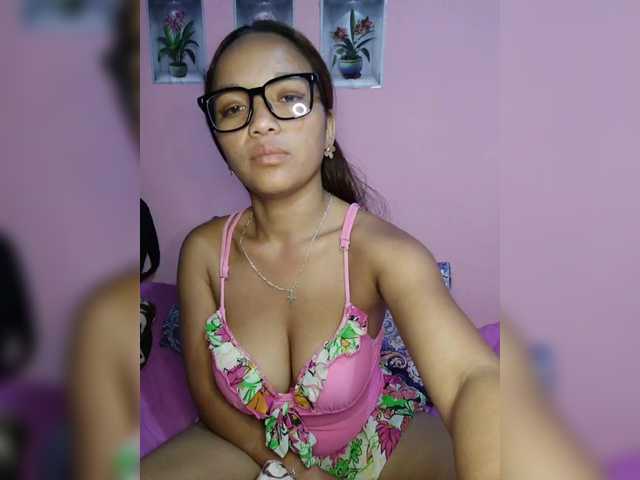 Vaninah live cam on BongaCams