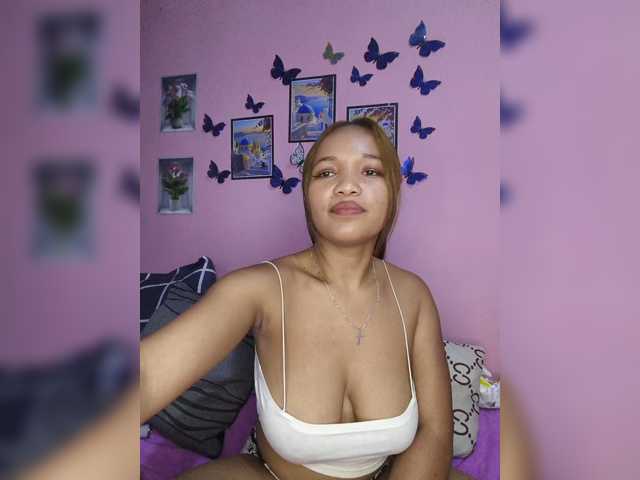 Vaninah live cam on BongaCams