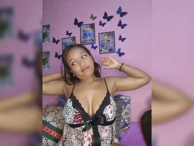 Vaninah live cam on BongaCams